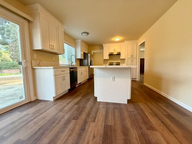 Building Photo - Beautiful, Completely Remodeled 4 Bed 2.5 Bath Fremont Home - Huge Bonus Room