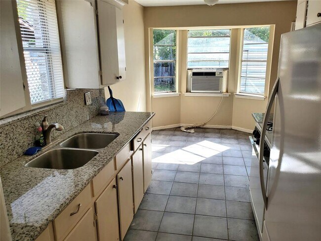Building Photo - 4919 Redfish Reef Dr