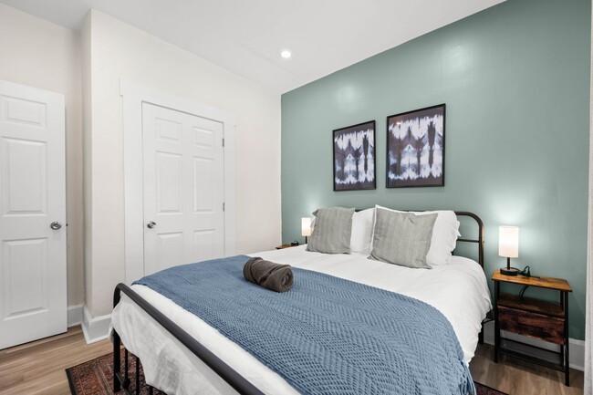 Building Photo - 1215 N Warman Ave