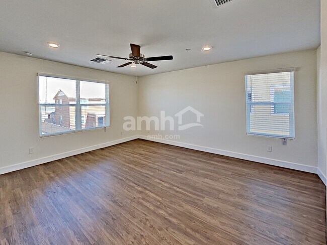 Building Photo - 5944 W Columbine Dr