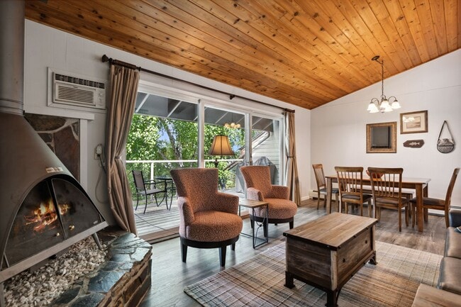 Building Photo - 1 bedroom, 1 bath condo on Whitefish Lake