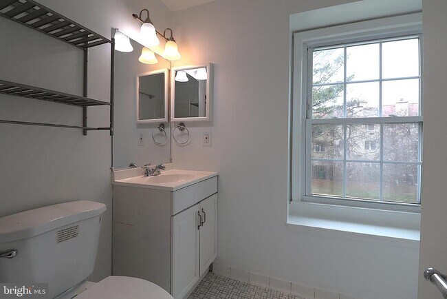 Building Photo - 138 Sharpstead Ln