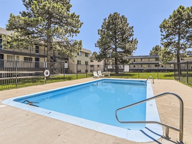 Building Photo - 3 Bedroom 2 Bathroom Condo in Lakewood!