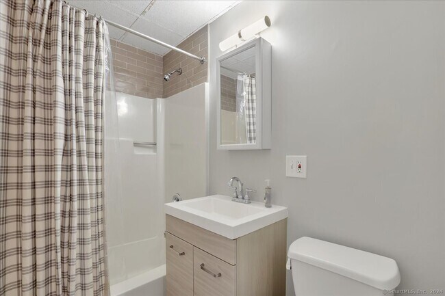 Building Photo - 222 Williams St E