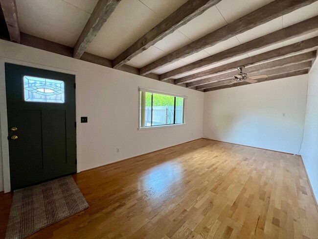 Building Photo - Unfurnished Long-term rental, Procure Only