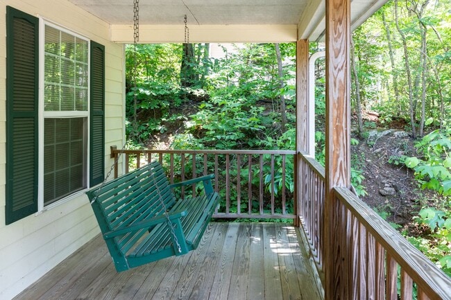 Building Photo - ***MONTREAT SCHOOL YEAR RENTAL***