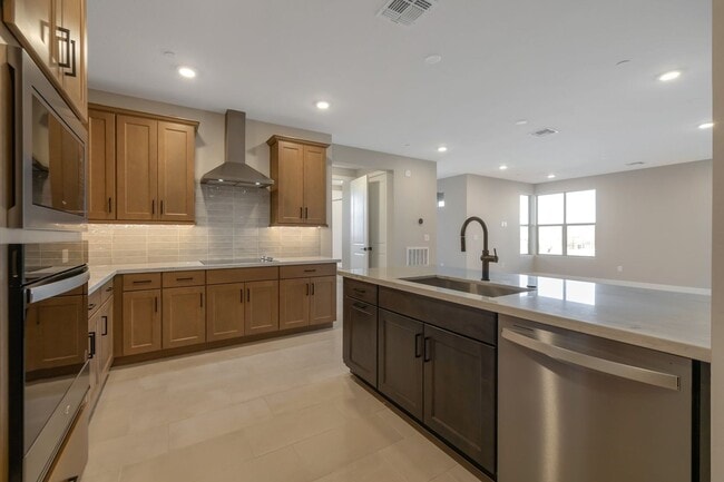 Building Photo - 2121 W Sonoran Desert Dr