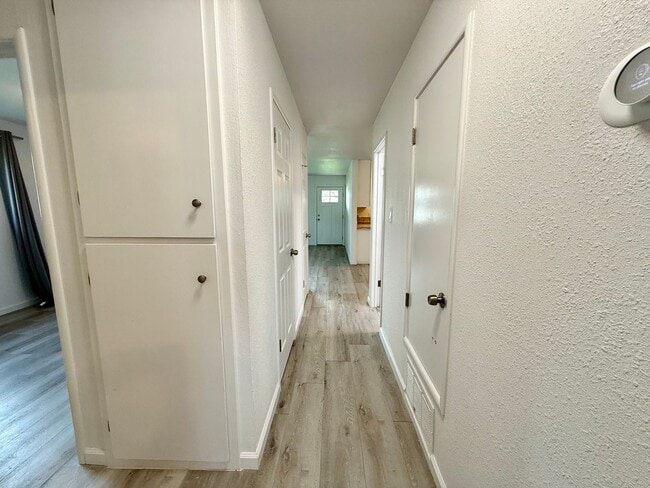 Building Photo - 1725 Albion Pl