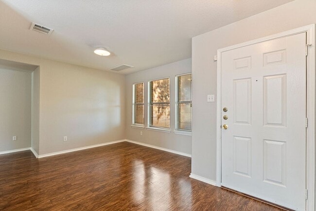 Building Photo - Beautiful 3 bedroom, 2.5 bathroom home in Round Rock!!!
