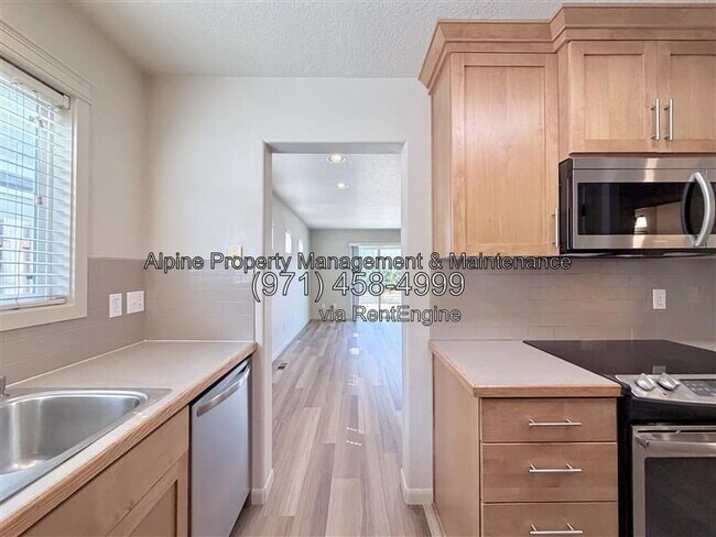 Building Photo - 13119 SW 154th Ave