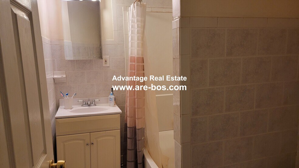 Building Photo - 66 Egmont St