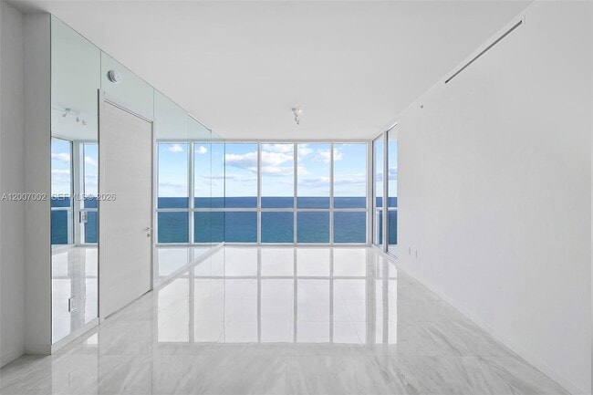 Building Photo - 100 South Pointe Dr