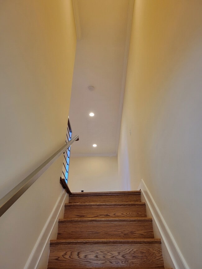 Building Photo - 127 Quincy Pl NE