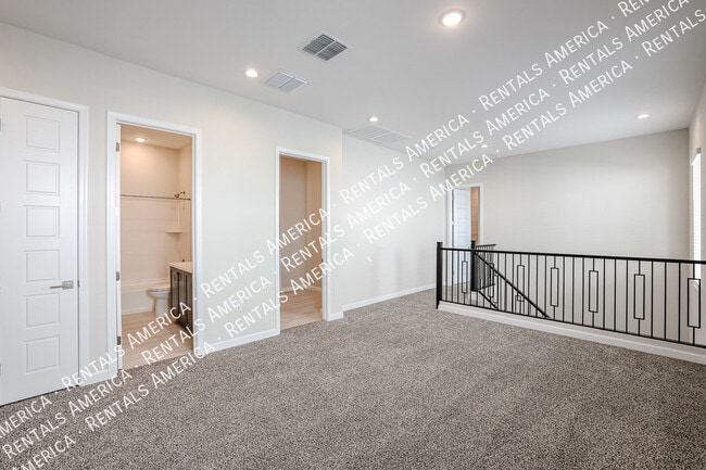 Building Photo - Desirable Community of Arabella