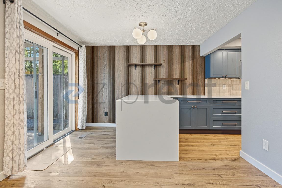 Building Photo - Unit