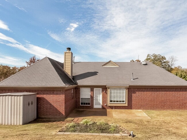 Building Photo - 150 Oakridge Dr