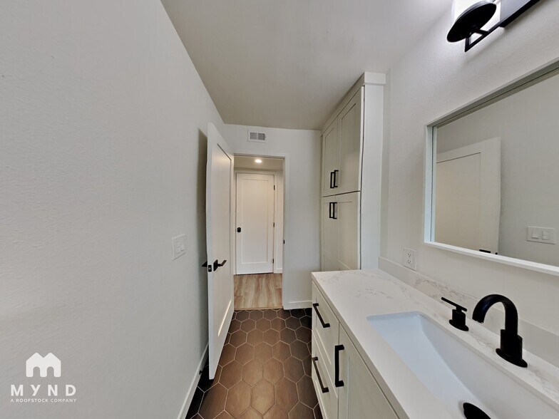 Building Photo - 13155 Portofino Dr