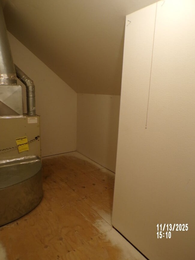 Building Photo - Charming house close to parks