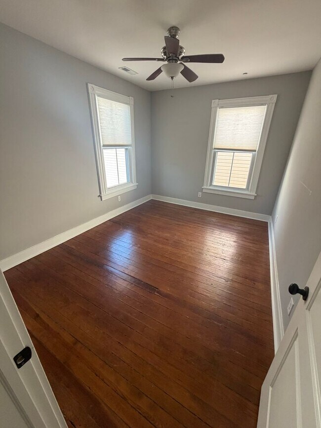 Building Photo - Beautifully Renovated Swansboro Home