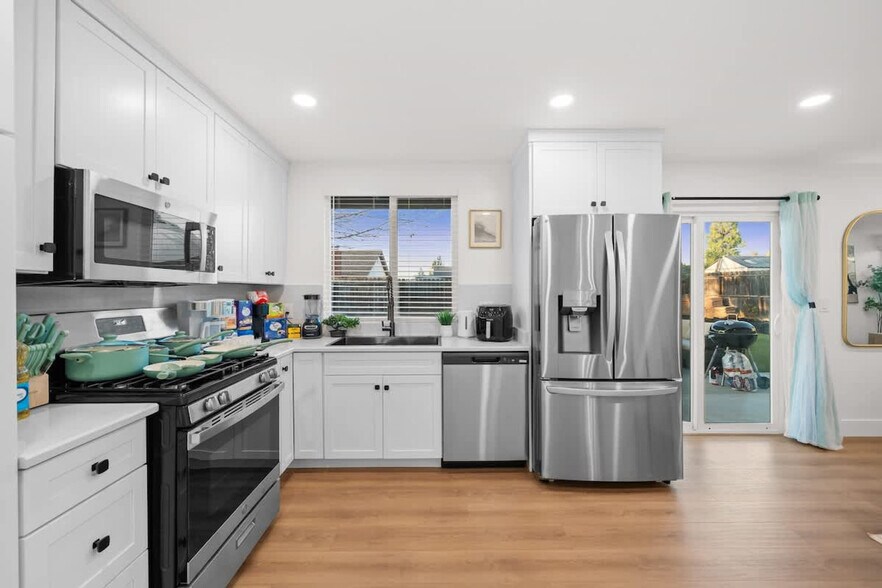 Building Photo - 1676 Raynell Way