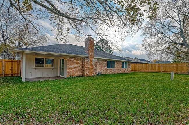 Building Photo - 12122 Fairmeadow Dr