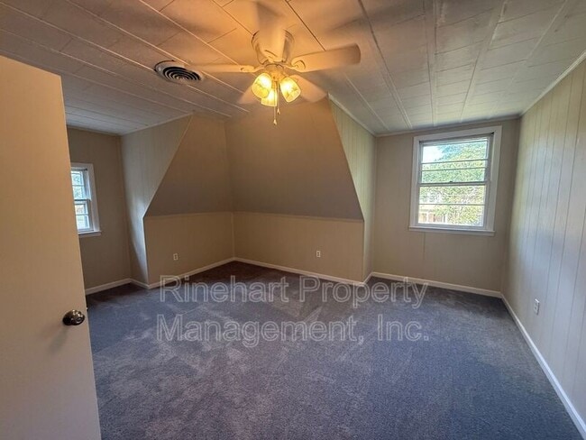 Building Photo - 303 Calhoun St