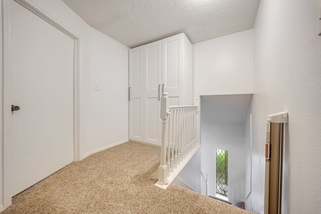 Building Photo - 16326 Heatherdale Dr