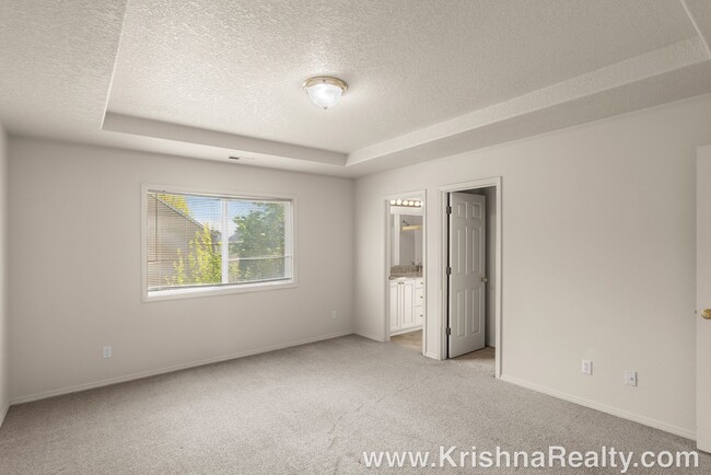 Building Photo - Charming 3 BD* 2.5 BA* Single Family Home ...