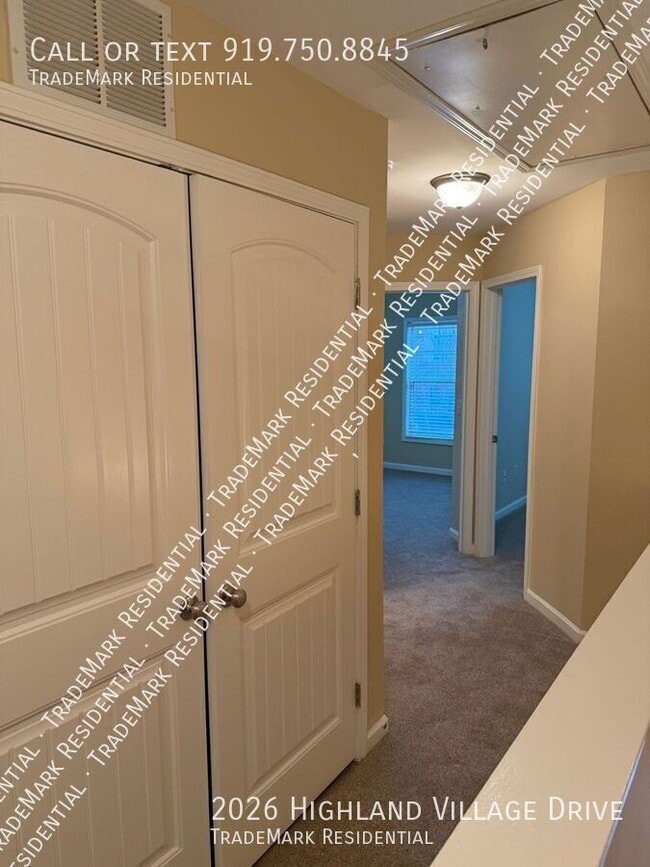 Building Photo - 2026 Highland Village Dr