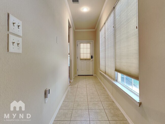Building Photo - 115 Ranier Ln