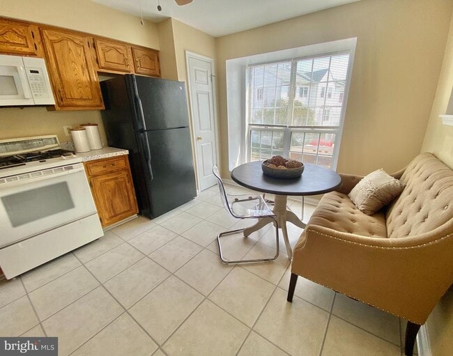 Building Photo - 6817 Signature Cir