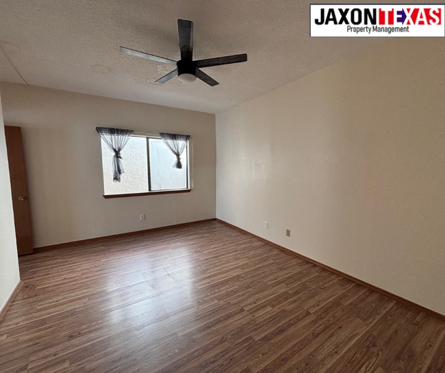 Building Photo - 4614 N Stanton St