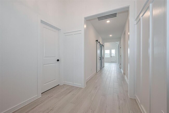 Building Photo - 2627 Clapbread Ln