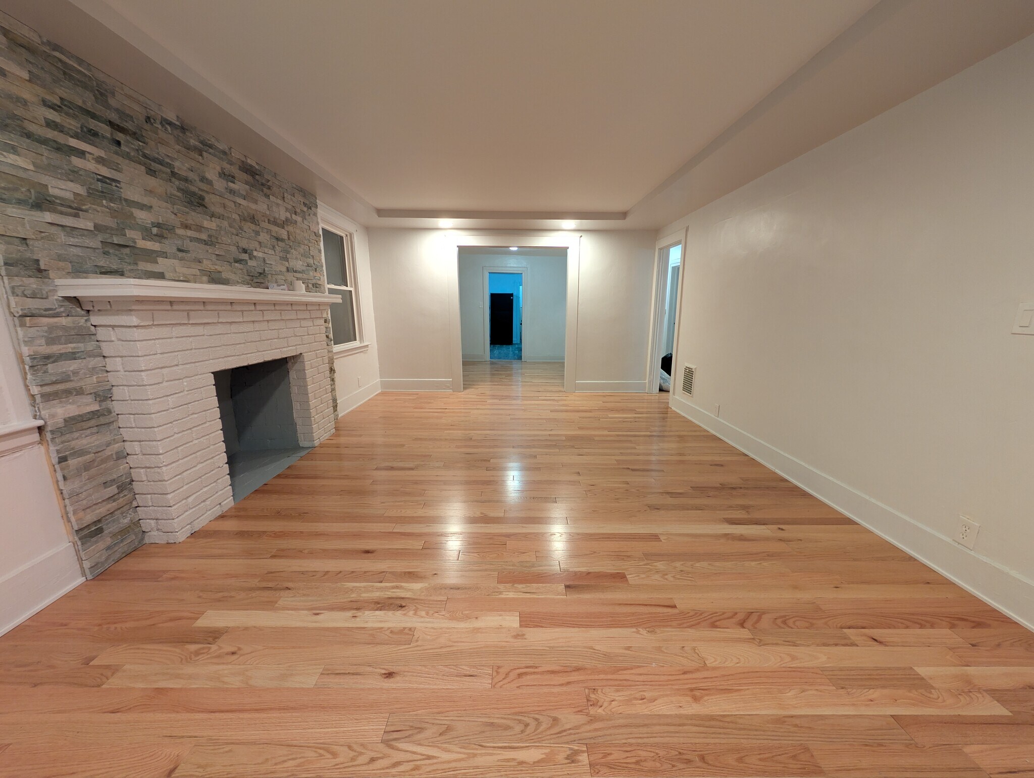 Livingroom - 1532 Sunset Ave