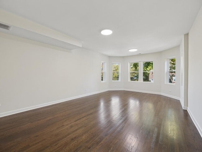 Building Photo - 5547 W Jackson Blvd