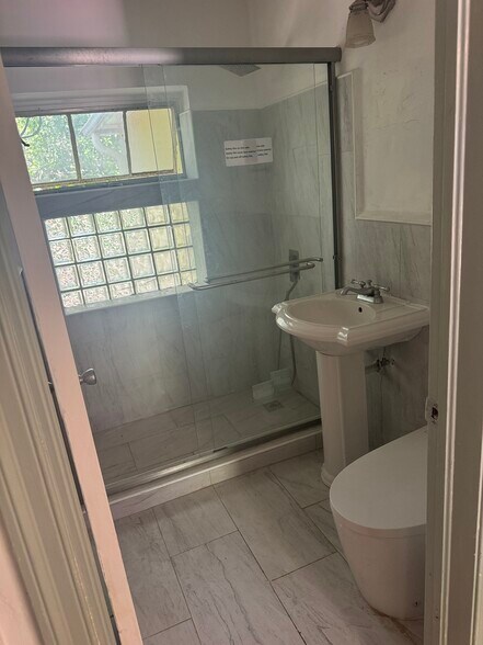Bathroom with bidet - 12110 NE 11th Pl
