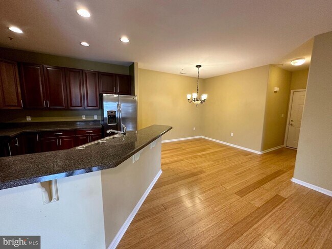 Building Photo - 3902 Fullerton Ct