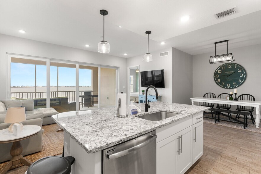 Building Photo - 380 Aruba Cir