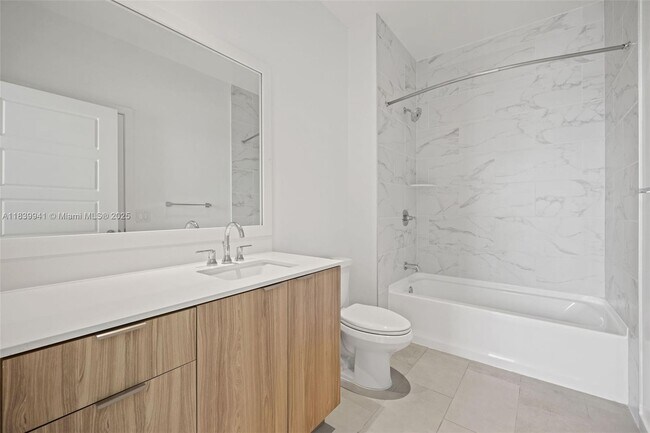 Building Photo - 2150 N Bayshore Dr