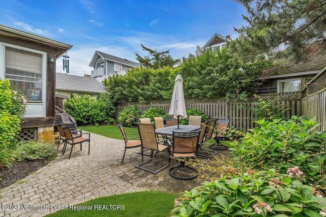 Building Photo - 683 Main Ave