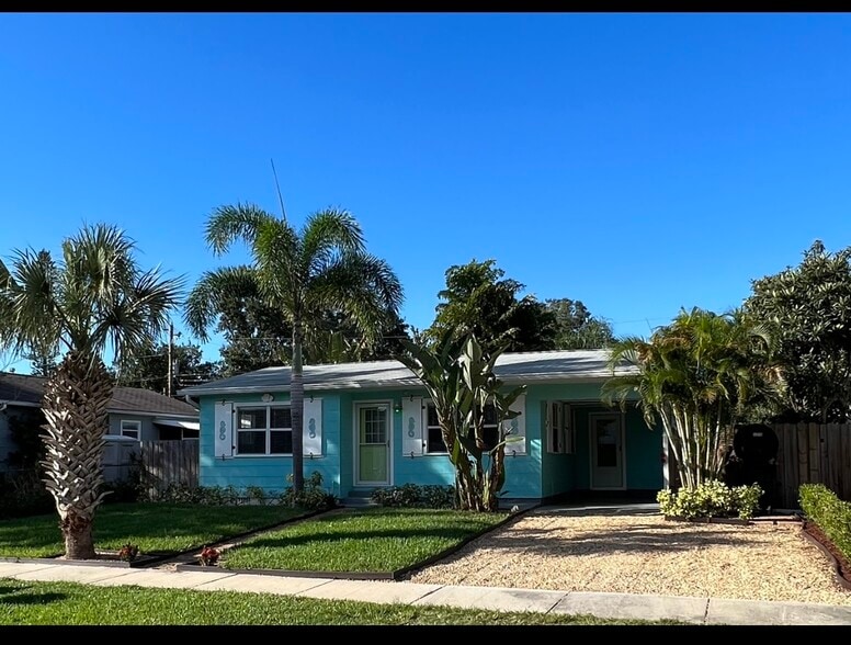 Building Photo - 5321 Newton Ave S