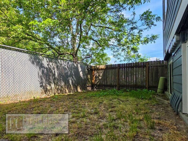 Building Photo - 17140 SW Heritage Ct