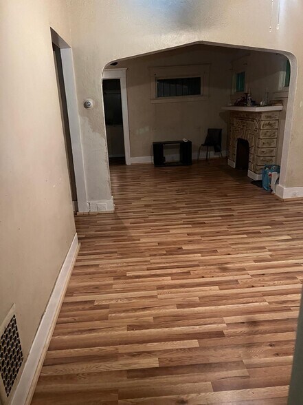 Building Photo - 35 Poultney Ave