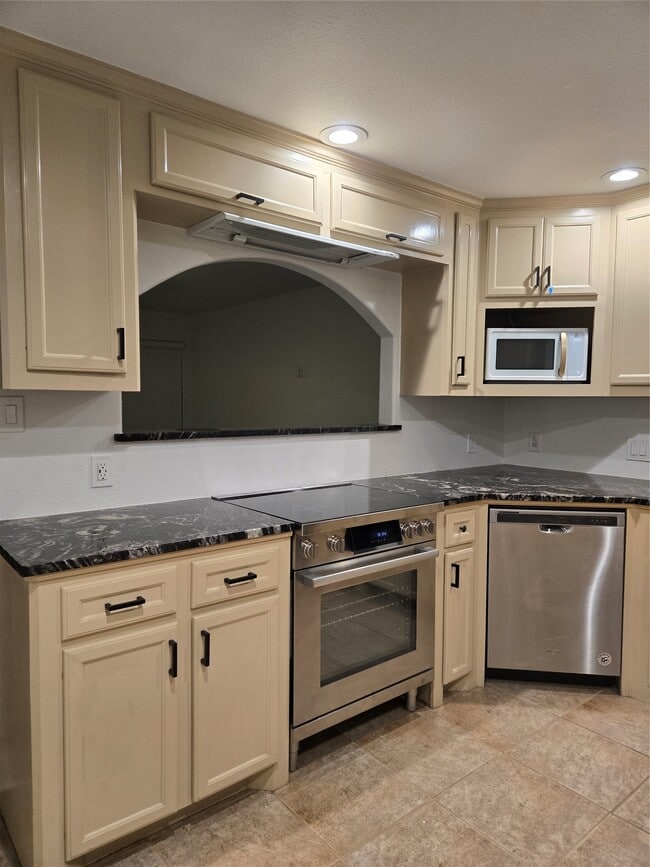 Building Photo - 917 Adele St