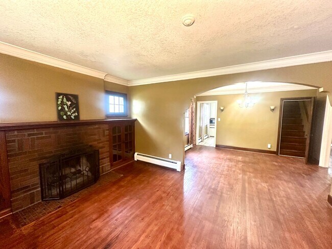 Building Photo - Charming 3 Bedroom Single Family Home Available Now!!