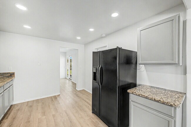 Building Photo - 2045 E Orange St.