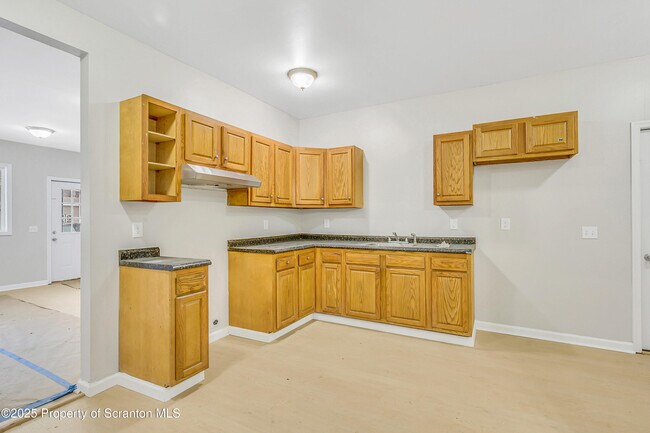 Building Photo - 108 E Market St