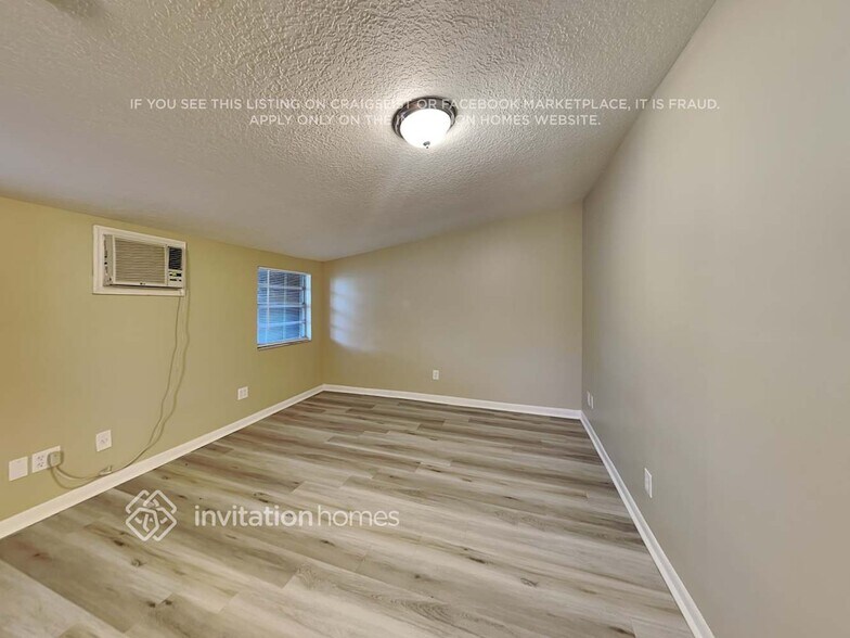 Building Photo - 908 Lakewood Ave