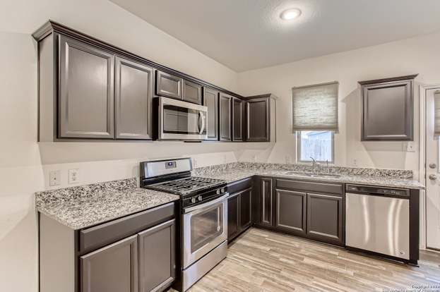 Building Photo - 4950 Hallies Gdn