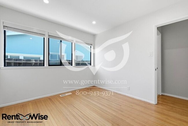 Building Photo - 1109 Ridgewood Dr